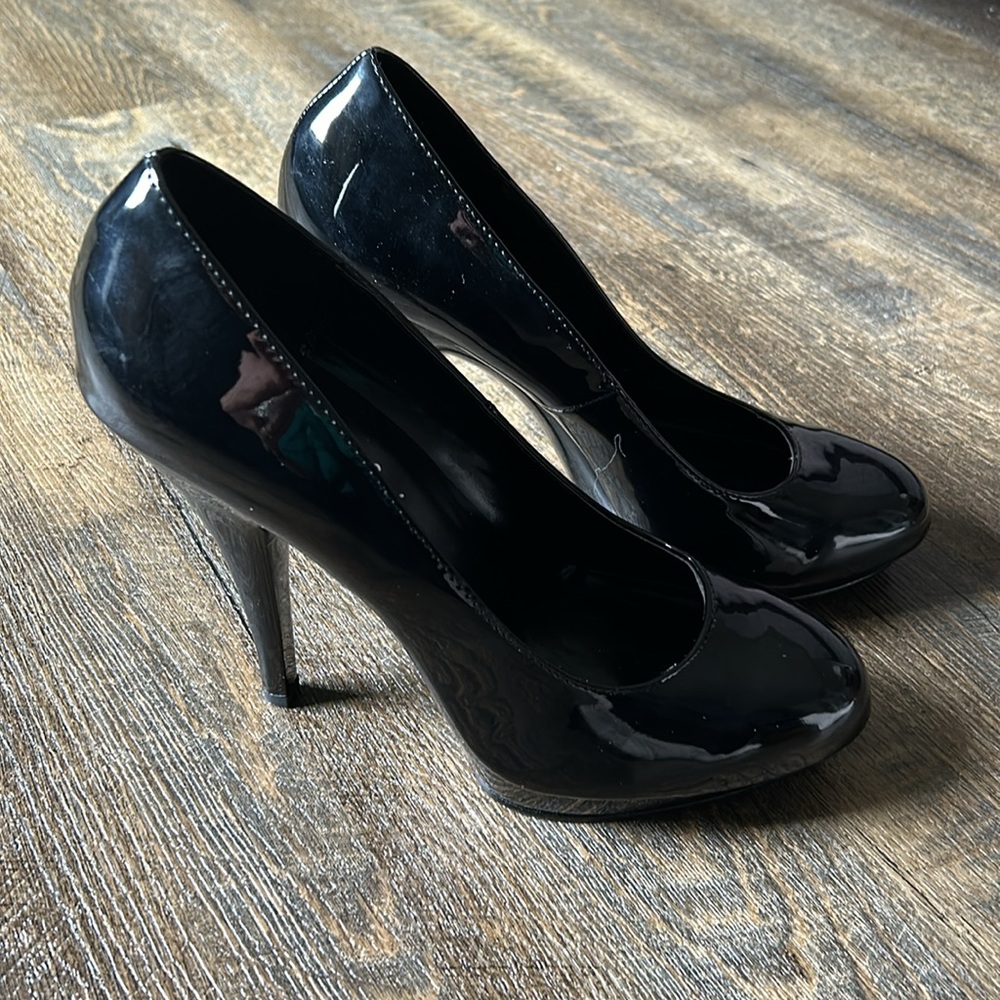 Ellie Black Patent high heel pumps!